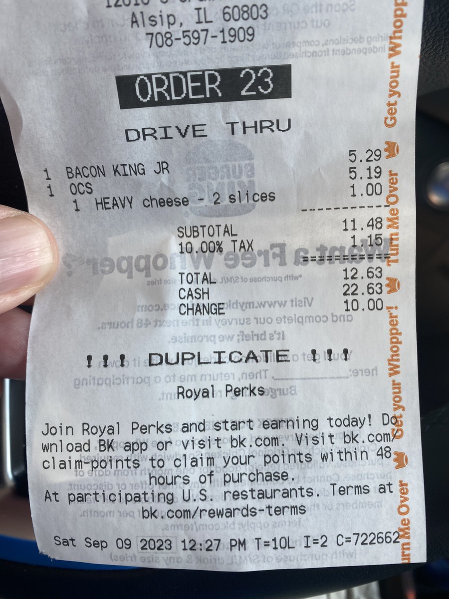 BuiltByJay's tweet photo. Twenty minutes and still no food @BurgerKing. https://t.co/UcrSnneoQh