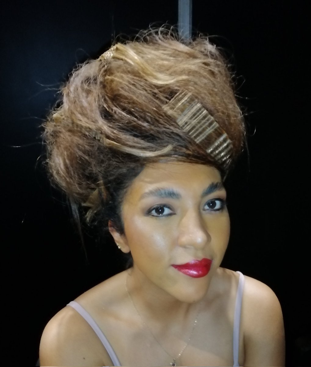 arynle03's tweet photo. Homenaje a Tina Turner y #salonchocolate Barbie vestido de chocolate #wtc #arynle alto peinado Adriana Kiues vestidos Mercedes*  maquillaje Ara Led #arynle #expocafé2023 https://t.co/3Od278S2vF