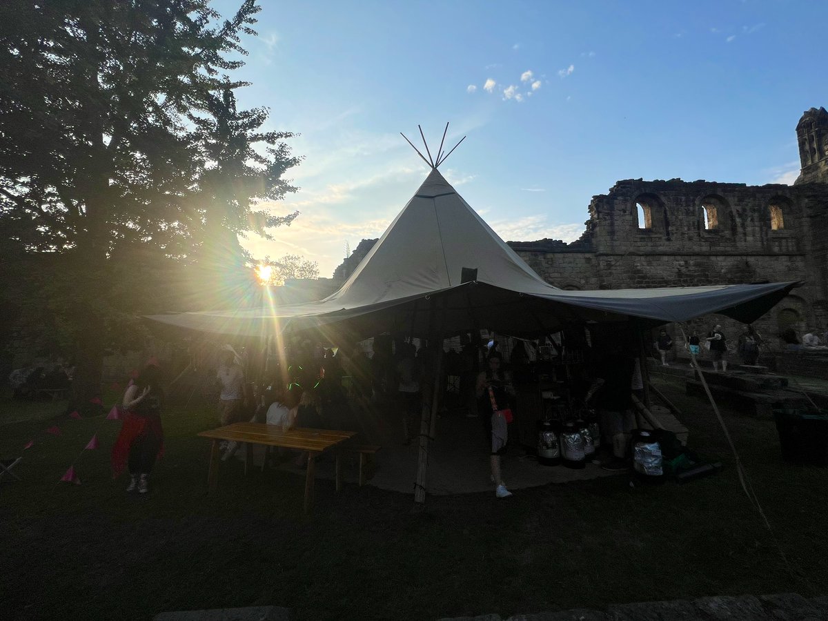 Saturday evening session is in full swing. @theendlesshum DJs playing in the Coven tipis now Duck (band) playing in the cloister in about an hour. Tickets on the door leedsbeer.com/ticket-info/
