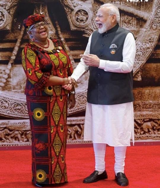 NOIweala's tweet image. Congratulations to India for pulling off a successful #G20 Leaders Summit, which included the admission of the @_AfricanUnion as the 21st Member of the G20. This enhances the voice of the South in this global forum. Sharing a light moment with H.E Prime Minister @narendramodi.