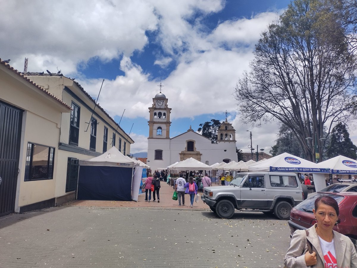 mdoscampesinos's tweet photo. Parque Fundacional de Fontibón, AGROCOMUNAL, SDDE y Alcaldía Local, lideran el MERCADO CAMPESINO, que se realiza semanalmente...
09 de septiembre 2023 #QuienLoSiembraLoVende
#LlevoElCampo #Agrocomunal #ElDeVerdad #CiudadaníaAlimentaria #CeroPlastico #Colombiacontraelhambre https://t.co/srH6exNpi1