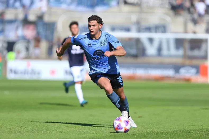 TercerTiempo30's tweet photo. #Ahora. Daniel Barrea, ex jugador de #Belgrano 🏴‍☠️ en @TercerTiempo30  por @radiopulxo951:
🎙"Hable con Farré y lo que hablamos queda entre nosotros. Es cierto que Farré me dijo que estaba la posibilidad de jugar por las bandas y yo me siento más cómodo jugando de 9" https://t.co/ymyPtJ6Isu