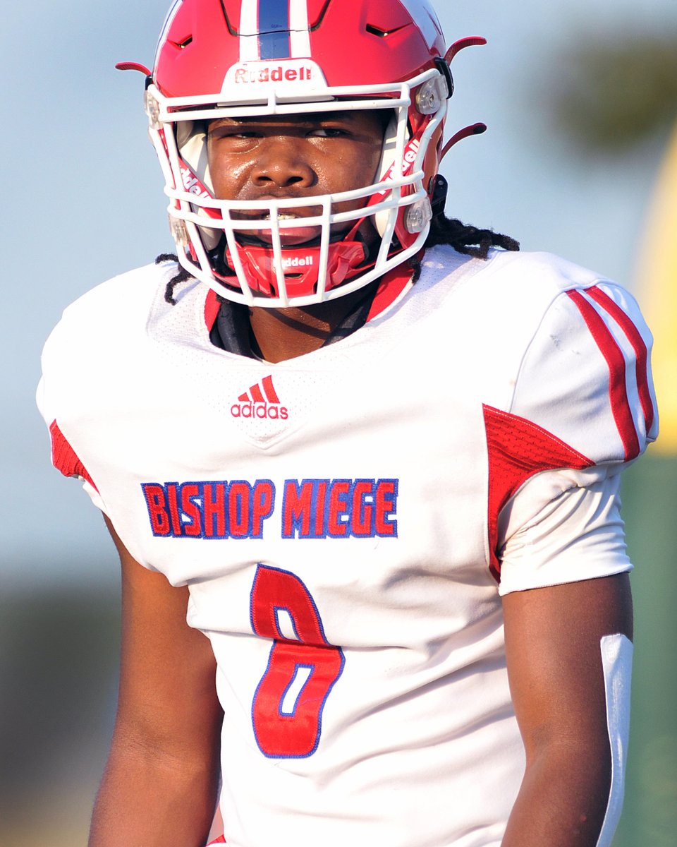JMSasenick's tweet photo. @BishopMiege_FB #FridayNightLights @RippleSports https://t.co/YePJjWCX9u