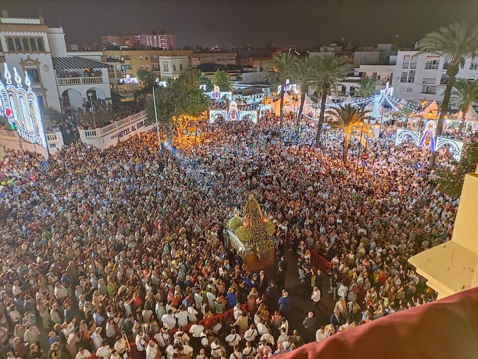 Devoción por mi Virgen de Regla!!Momento de su recogida al Santuario!!Es una maravilla!!#APOYOROCIO8S #APOYOROCIO9S #virgenderegla #chipiona #rociocarrasco