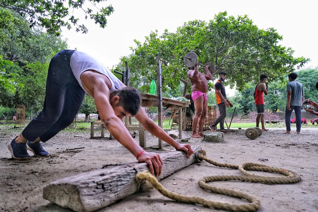 24HourProject's tweet photo. 06:25 a.m. #Mathura #India “Fitness” by @pr1ay as part of the #24hourproject to support and raise funds for @camerasforgirls.

For more information visit @24HourProject @photowalkforacause
#24hr23 #24hr23_mathura #24hr23_india https://t.co/KbbVOG3DVo