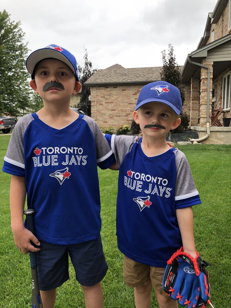 MCOdd62's tweet photo. Hey @BlueJays add two new young ones to the @DSchneid7 fan club! https://t.co/JjPdh1YyAQ