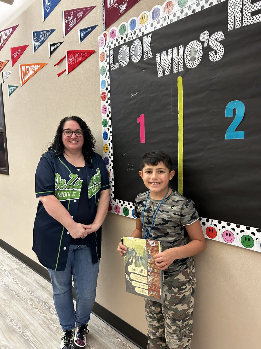 castilloclassrm's tweet photo. Our βοΈ librarian, Mrs. Janak βοΈ is encouraging students to read Bluebonnet books with an interactive bulletin board. Students (and staff) are excited to get to write their name down as soon as they read a book π #LobosRead #LevelUpLobos @PISD_LandIM @PasadenaISD_TX https://t.co/VPpWYo4neg