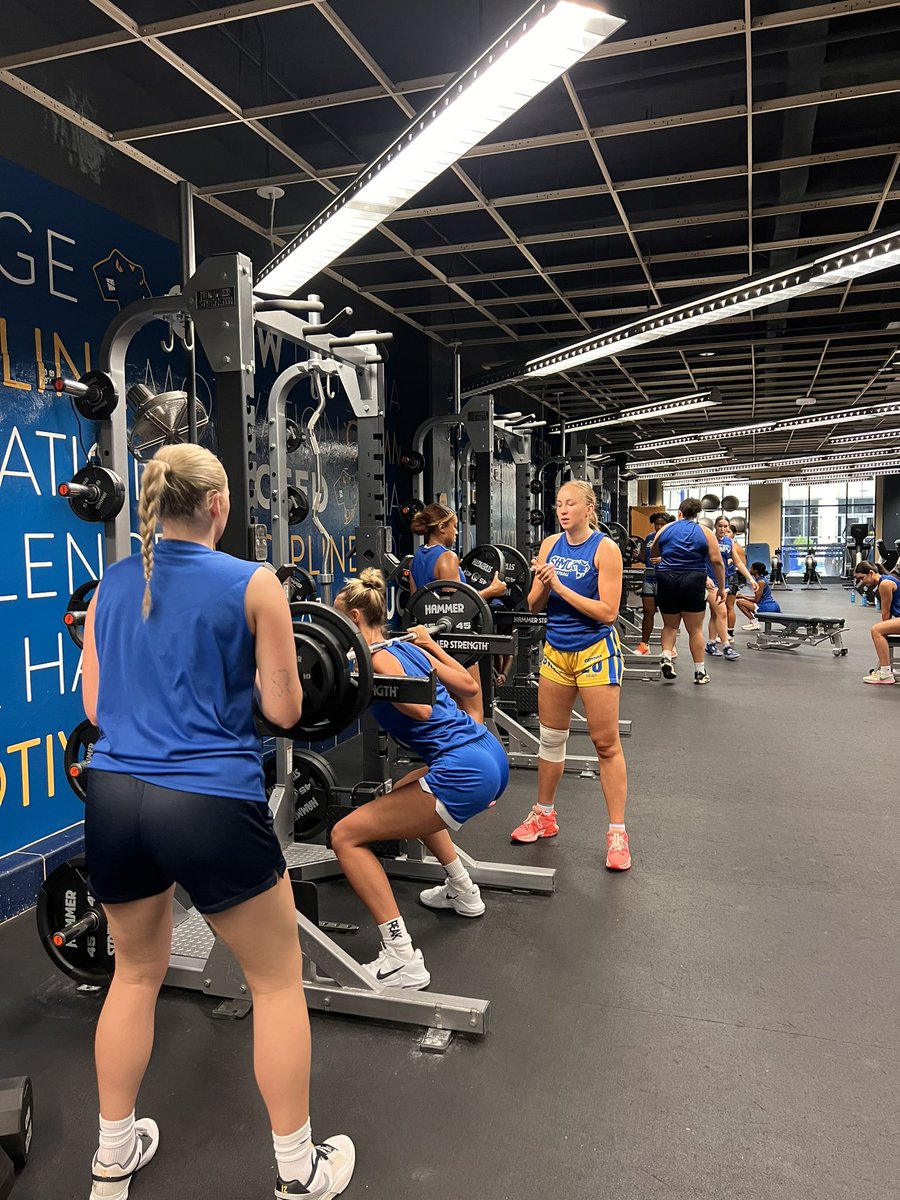 Preseason Week 3 ✅ The girls got after it this week‼️ Battling in the weight room 💪 and on the court 🏀 🐍 #stmuwbb #fangsout