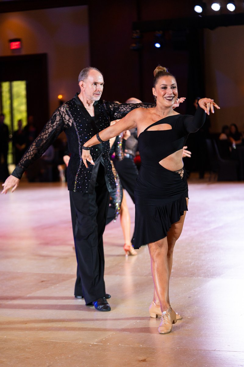 DanceWithMeUSA's tweet image. Dance the night away 🎶💖

#dancedance #ballroomdance #dancecomp