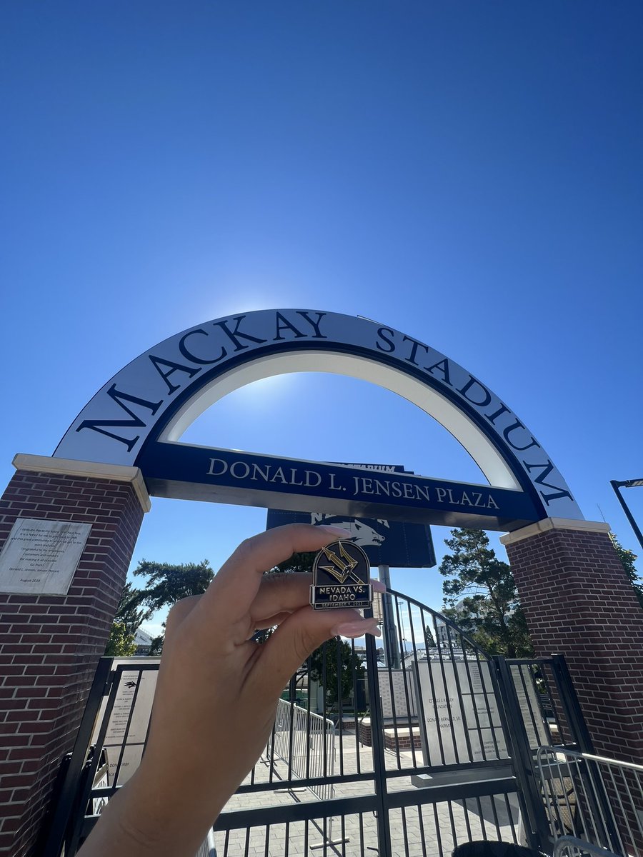 NevadaWolfPack's tweet image. GIVEAWAY 🚨 

First 100 fans coming in to the @NevadaFootball game will get a special game pin and a 2023 schedule poster 🐺

Make sure to get to Mackay early! 

#BattleBorn | #PackTheMack
