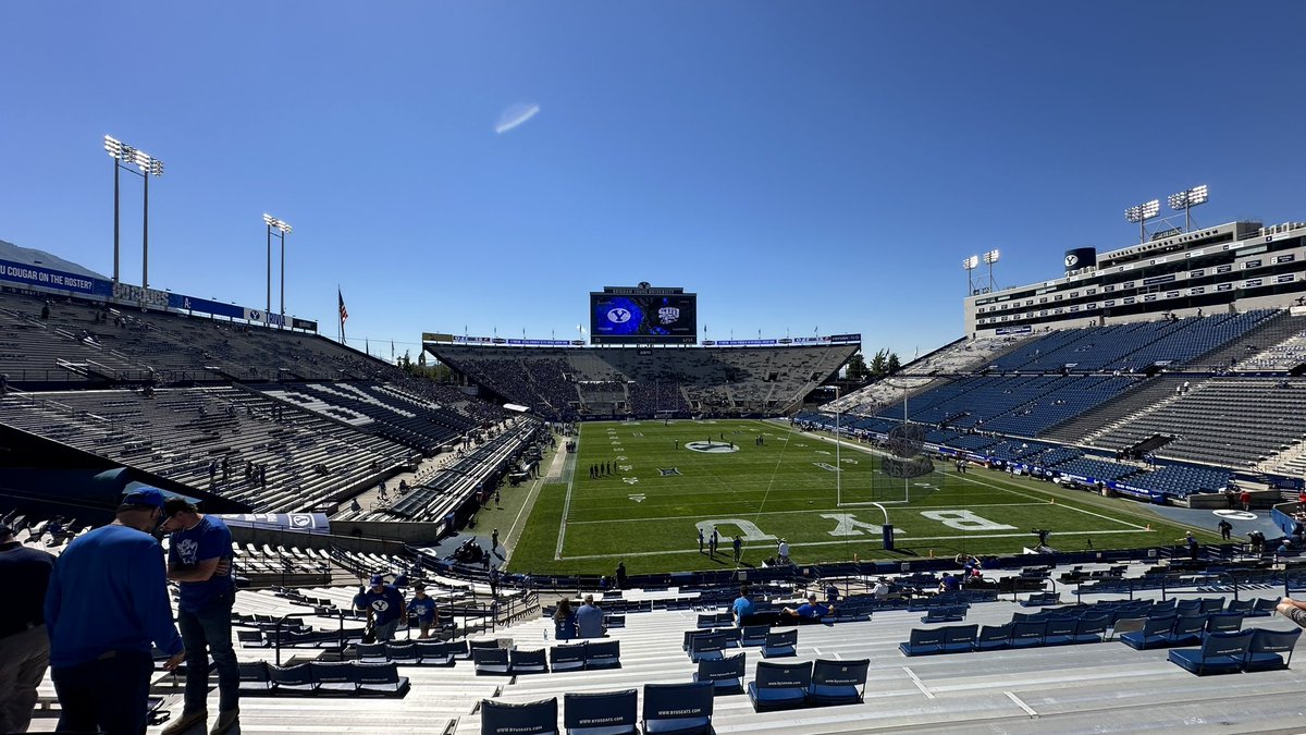 kdumont's tweet photo. B E Autiful day for a game #byufootball https://t.co/qCZAyV15u5