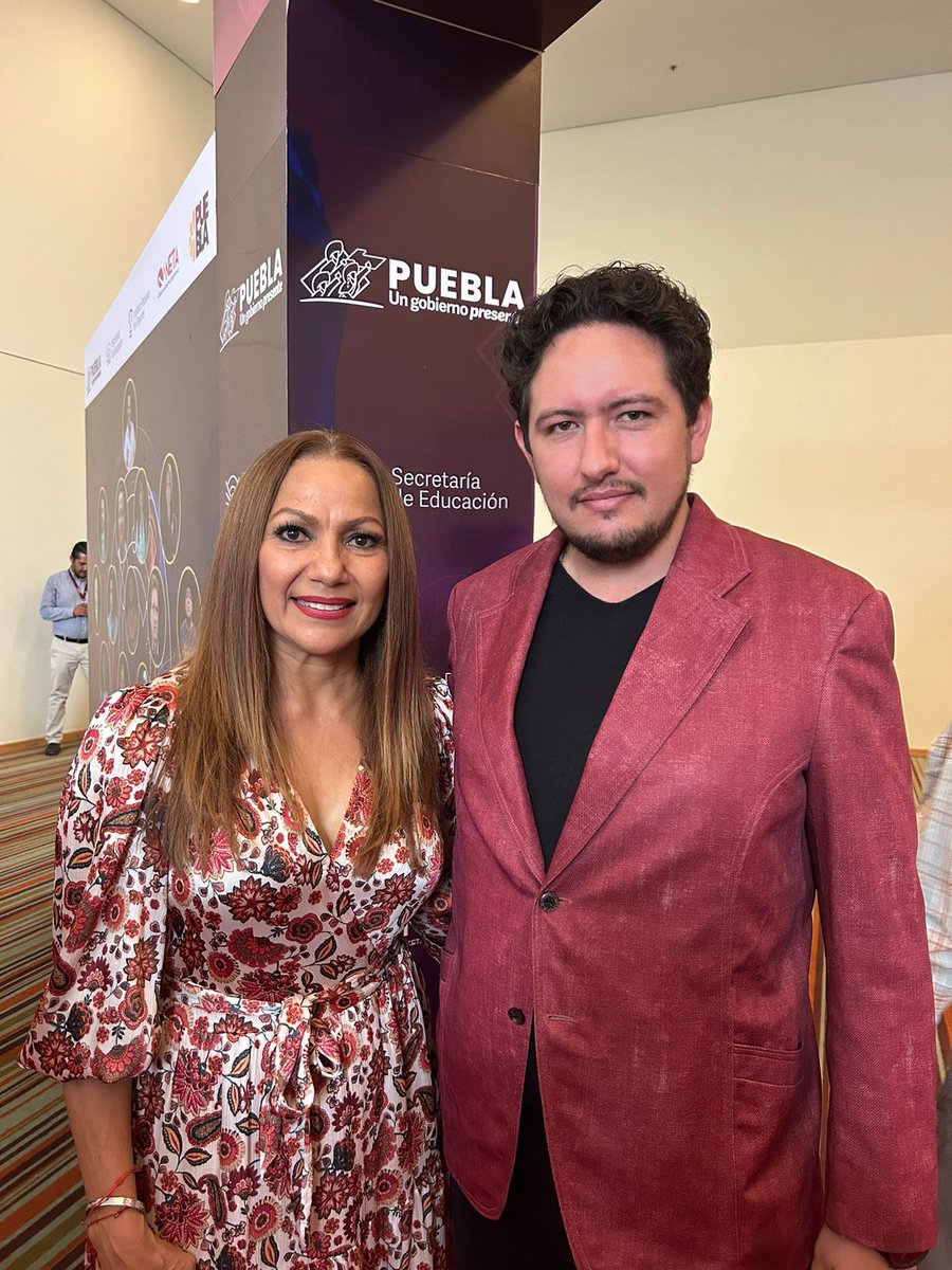 #HazTuDeber
Un gusto coincidir nuevamente con Yadira Lira @Lira_Yadira Dir. del Instituto Poblano del deporte, en la inauguración de @Deportiummx 
Se vienen proyectos interesantes para los jóvenes deportistas en #Puebla

#Deporte #Juventud #jovenes #deportistas #atletas #méxico