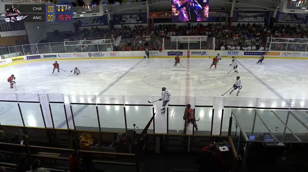 LigueMagnus's tweet photo. Saison lancée également pour les @PionniersHockey et les @DucsdAngers, qui s'affrontent ce soir à Richard Bozon ⚔️
🎦 @Fanseat_fr
#⃣ #SLMHockey #CHAANG https://t.co/3WLWxgw2Nh