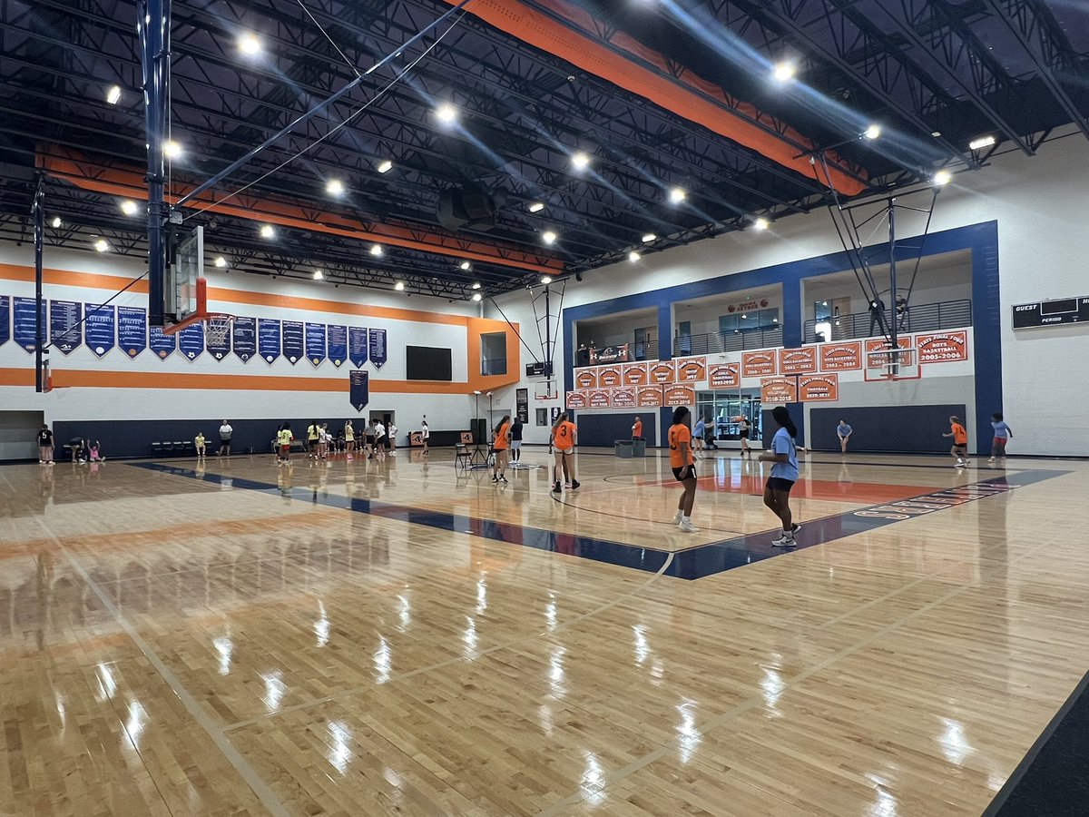 BFishHoops's tweet photo. Catching some more hoops in Bradenton at @coachgaulman’s Unsigned Camp 🏀 https://t.co/DANuZjaotI