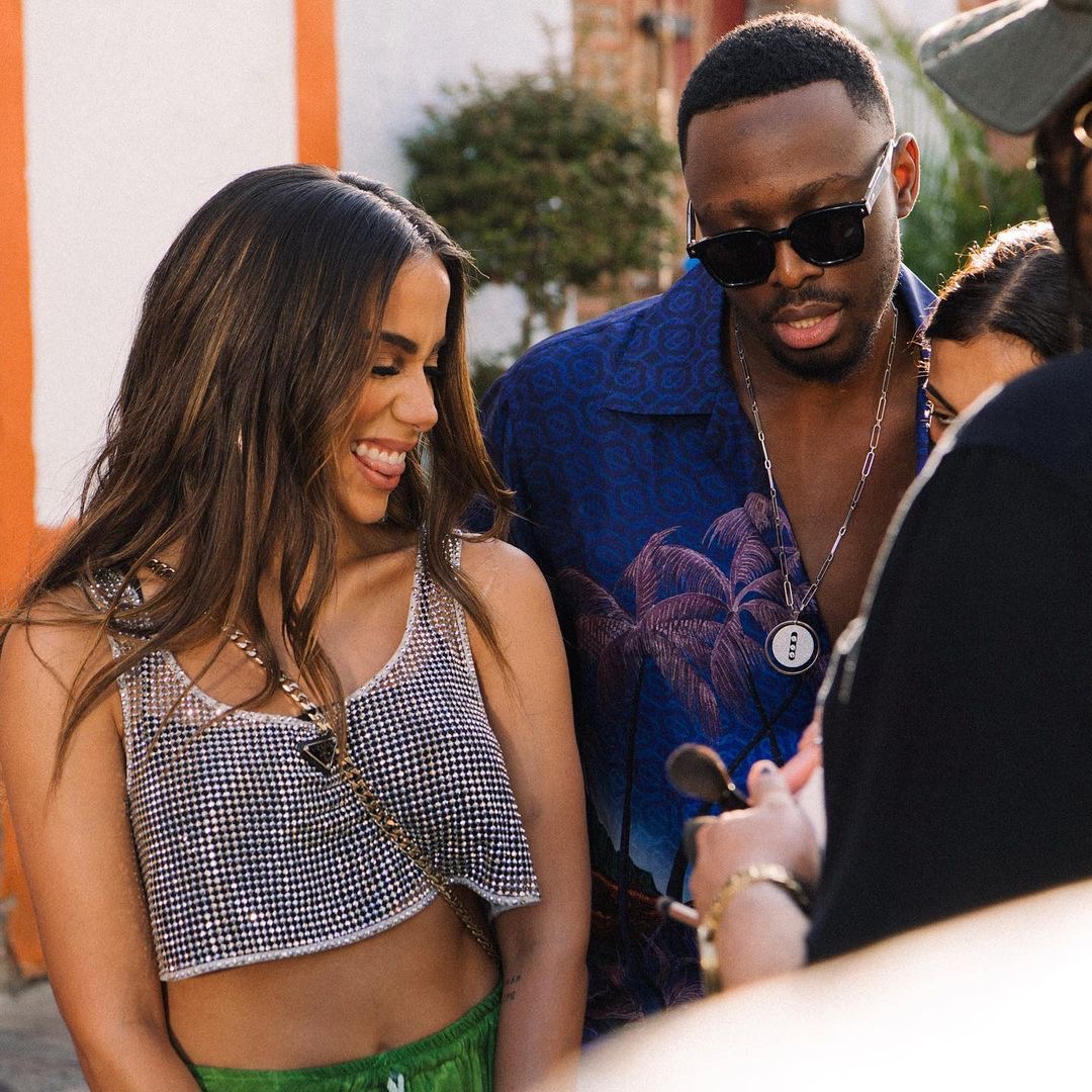 CentralAnira's tweet photo. HIT FRANCÊS: O MV de “Mon Soleil”, parceria entre o cantor francês Dadju e Anitta chegou a 100 milhões de visualizações no YouTube.

— Esse é o 39° MV da funkstar a chegar nesta marca na plataforma. https://t.co/ziVsHXssnI