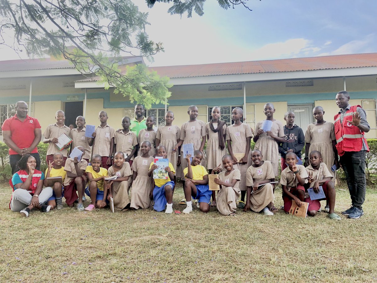 Zahc_Shyaka's tweet photo. It’s World First Aid Day & I can’t keep calm🤩🥳
On this special day I celebrate these young people who trained in @UgandaRedCross Youth First Aid Curriculum.
Youth FA means safer schools and resilient communities.
To the a #Team 💪🏻
#WorldFirstAidDay2023
#FirstAidSavesLife https://t.co/MK0Ln2baQh