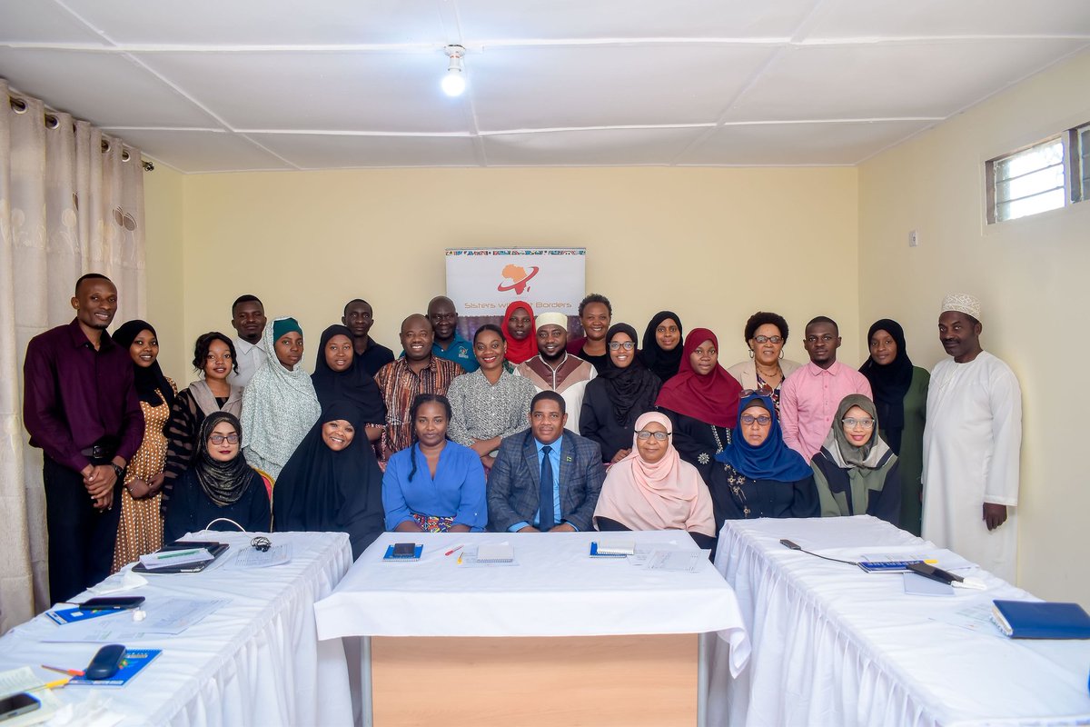 "Mwanamke na Amani  inayojitolea kuwezesha wanawake katika jamii kuchangia kwa amani na utulivu wa kijamii. kutoa elimu kwa wanawake ili waweze kushiriki kikamilifu katika mchakato wa kuleta amani na maendeleo katika jamii zao na taifa kwa ujumla."
...#sisterswithoutborders