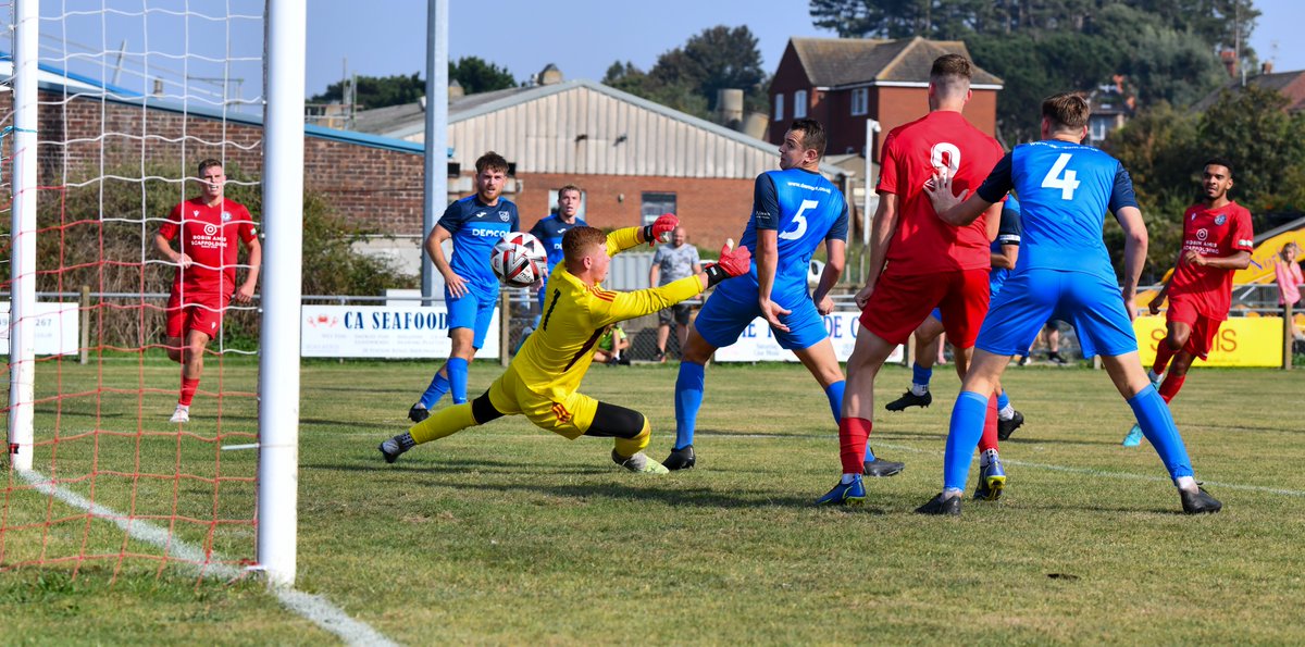 robertwalkley1's tweet photo. @sheringhamfc move back up to 7th with hard fought win over @ElyCityFC in the heat 1-0 with the winner coming from @Jforbes_11 @EDPchrislakey @nthnorfolknews @NonLeagueCrowd @FootballNorfolk all images online at https://t.co/2PzrbDTCUM https://t.co/9QCxCMPBpB