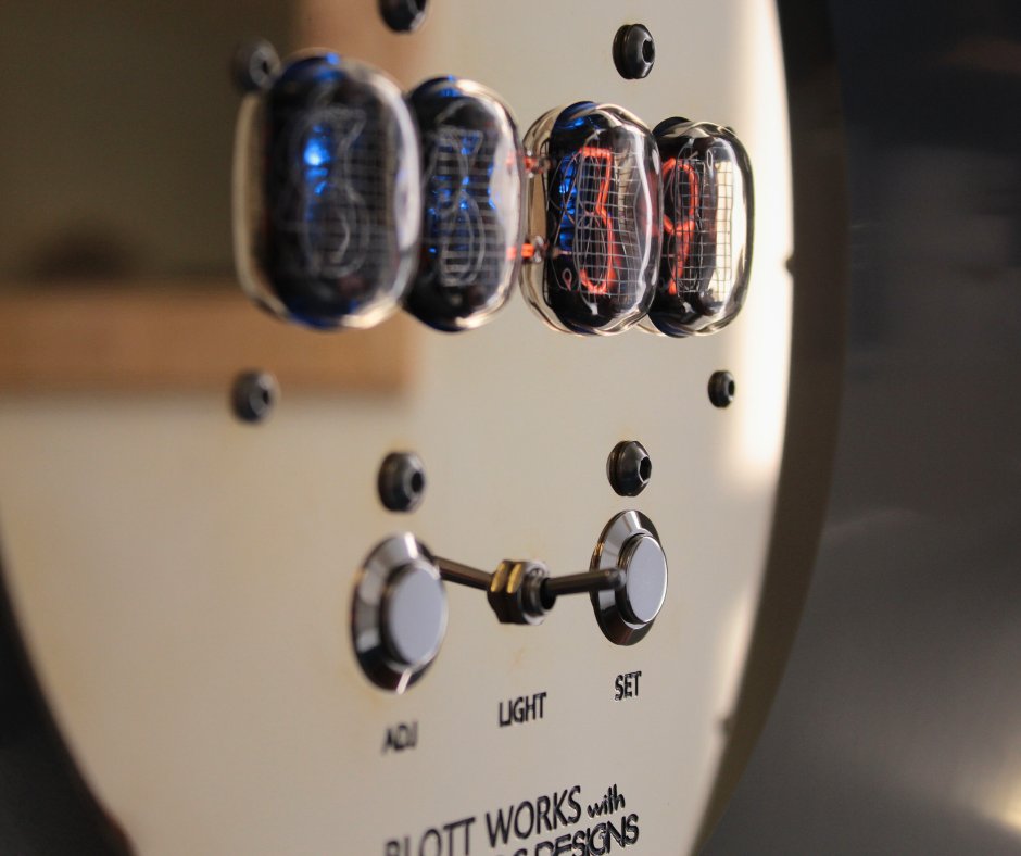BLOTTWORKS's tweet image. A close-up of the clock face of a Jodrell Nixie grandfather clock showing the Nixie tubes. 
This clock was developed in collaboration with Paul from Bad Dog Designs who handled all the electronics and Nixie tube stuff.

#nixieclock #jodrell #contemporaryclock #grandfatherclock