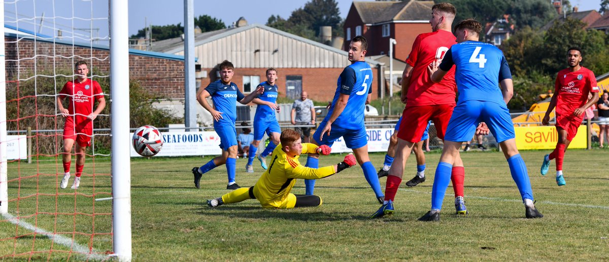 robertwalkley1's tweet photo. @sheringhamfc move back up to 7th with hard fought win over @ElyCityFC in the heat 1-0 with the winner coming from @Jforbes_11 @EDPchrislakey @nthnorfolknews @NonLeagueCrowd @FootballNorfolk all images online at https://t.co/2PzrbDTCUM https://t.co/9QCxCMPBpB