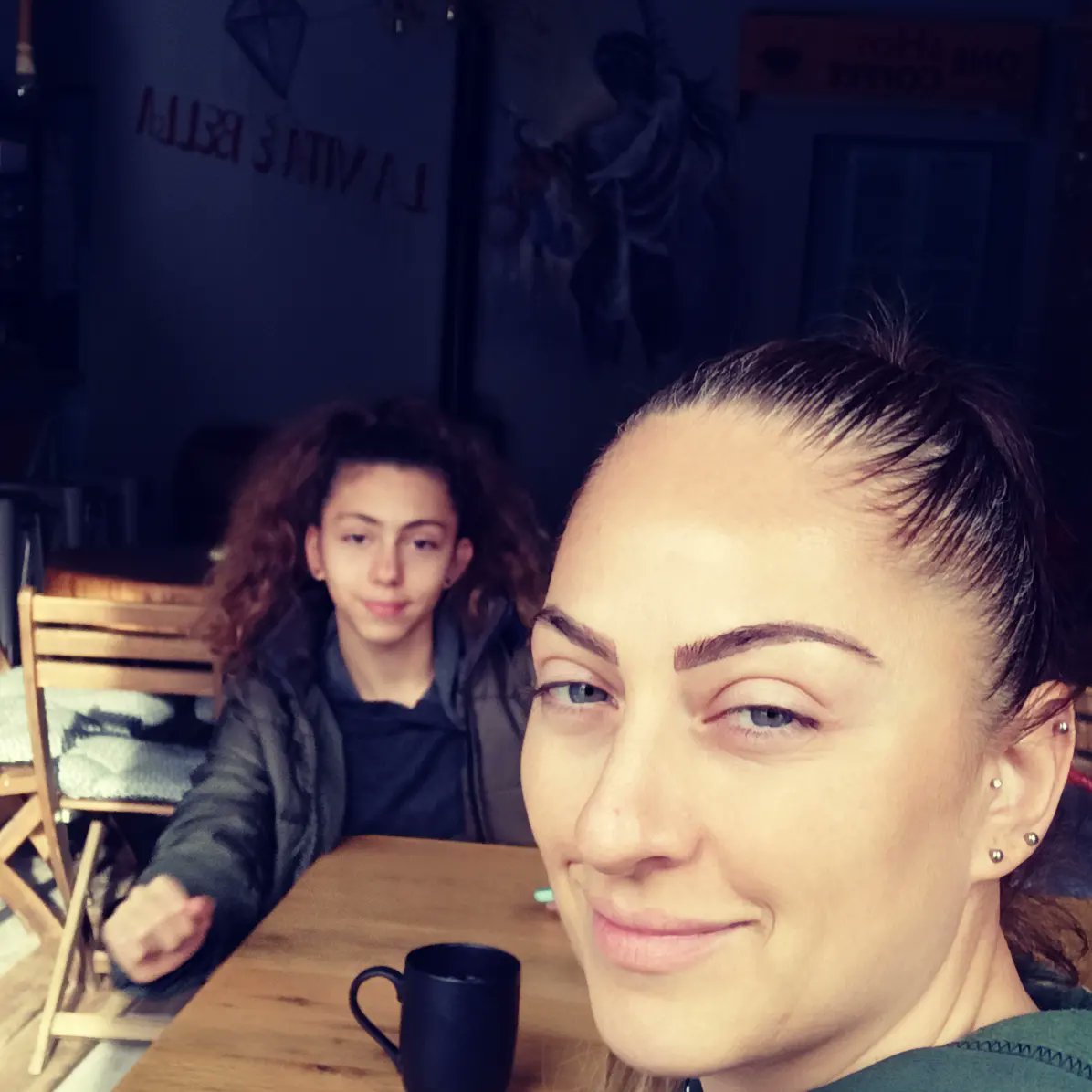 pervinaksoysero's tweet photo. Korkmayın,bizim kadar cesur olun. Ölüm her an kapıda, herkes için. Sesinizi çıkarın hukuksuzluğa,ahlaksızlığa, başınızı yere sokmayın,bana dokunmayan bin yıl yaşasın demeyin.En azından geride kalanlara ahlaklı,temiz bir dünya bırakırsınız.Can borcundan iyidir. #isiasortakdavamız https://t.co/XJ3hn1KCZv