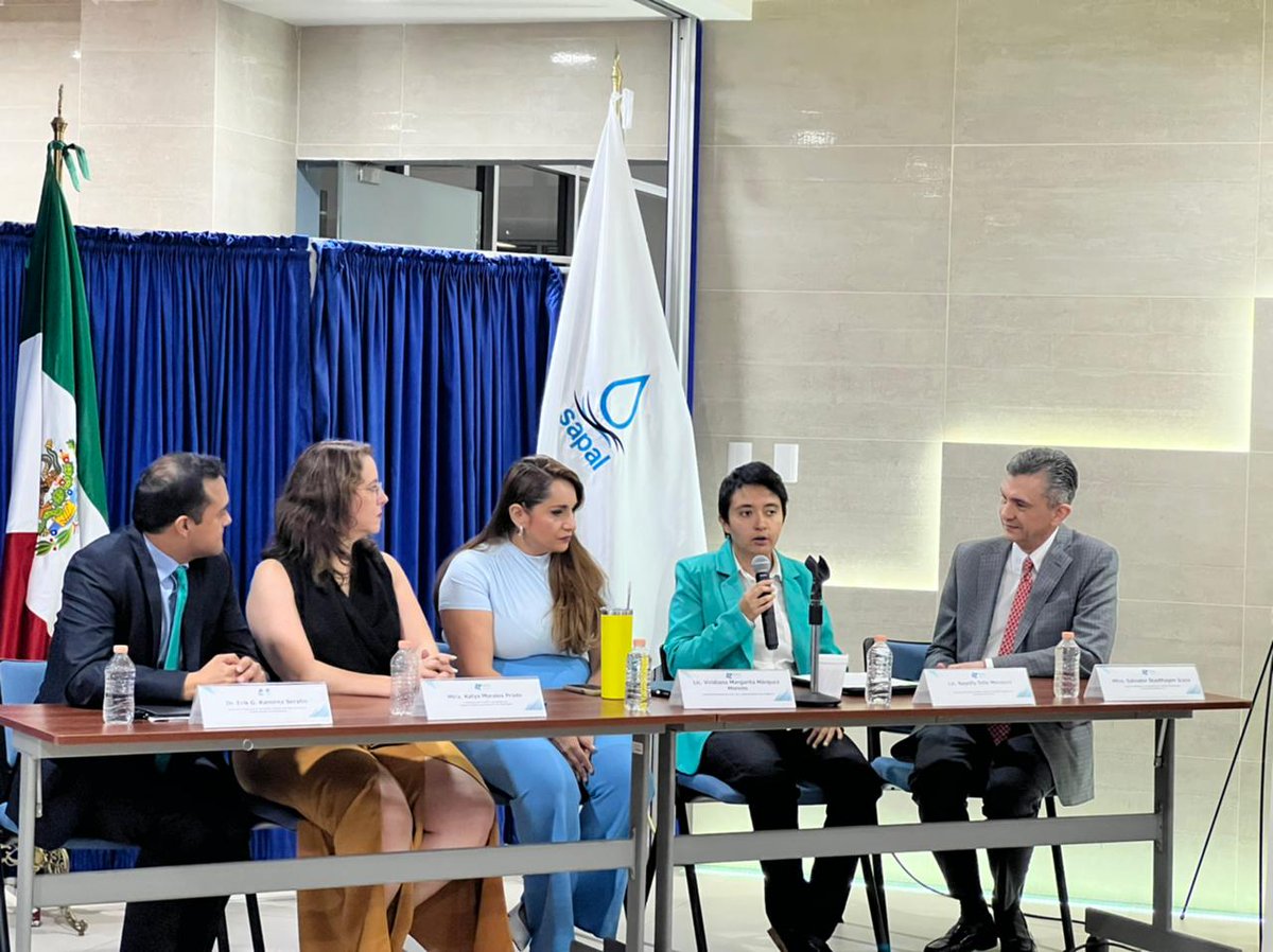 ChicasBiLess's tweet photo. Firmamos un #ConvenioDeColaboración con la @GuanajuatoSesea ✍🏼

A través de talleres, mesas de trabajo, foros y capacitaciones, se implementarán medidas para prevenir la corrupción y reducir las brechas de desigualdad que afectan a la población LGBT+ 👭🏳️‍🌈

#ComunidadChicasBiLess https://t.co/dITufRZKIi