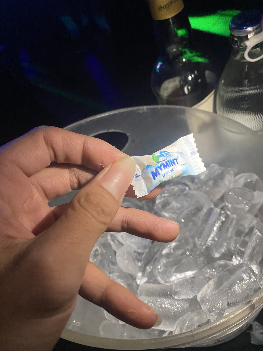 At08427765's tweet photo. หม่องใด๋มีเหล้าไปเมิ้ดดด  #ทำมือ https://t.co/fvwJvXUwJ5