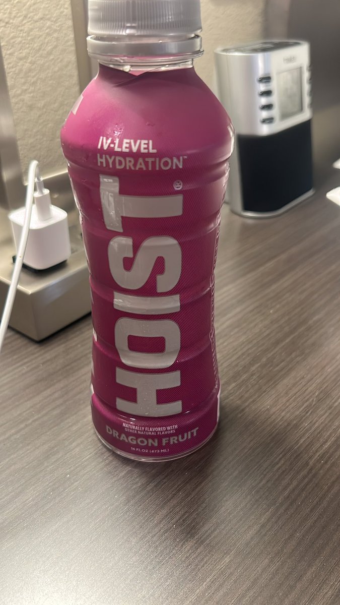 Coach_Pearce_'s tweet photo. On game day I trust @drinkhoist to keep me hydrated on the sidelines 🤝🏽 #CoachP #BDSO https://t.co/TxJGsc9pV1