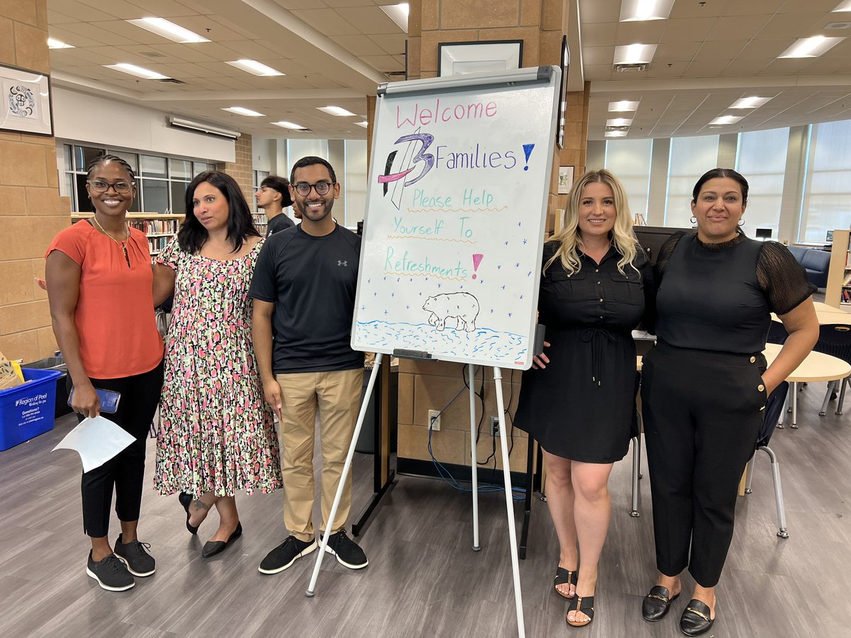gayle_lola's tweet photo. @HMBSSBlizzards @PeelSchools 
Thanks to Ms Raza-Qureshi, several teachers &amp; over 60 volunteers, admin, office staff, custodians who made the day a success for our community, families &amp; students. Theme: Welcome! You belong here! Thanks to everyone who participated on Sept 5, 2023. https://t.co/DPPl5KADd1