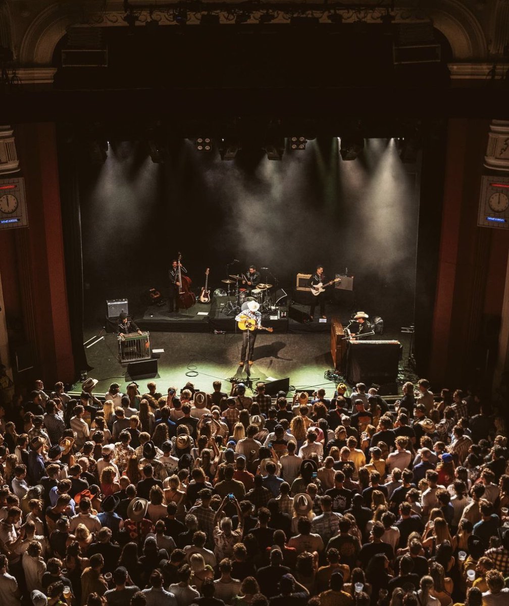 “Ain’t nothin’ happenin’ until Chuck Berry”. Appreciate ya London. Last UK show tonight in Brighton. 📸: Bobby Cochran
