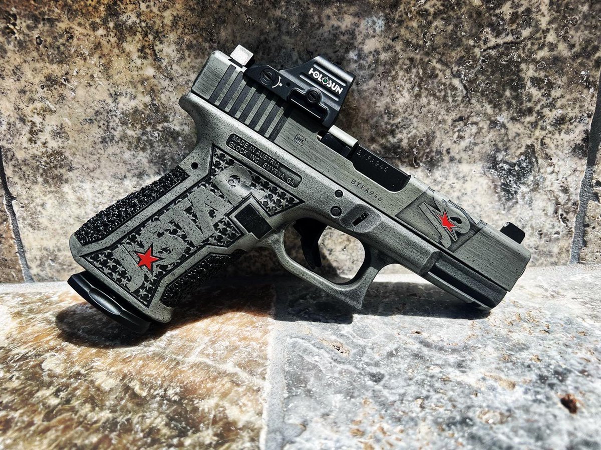 HoldwayCustoms's tweet photo. Full build on this bad boy!   @holdwaycustoms, laser engraving, cerakote and stipple.   #holdwaycustoms https://t.co/sagbZFODrv