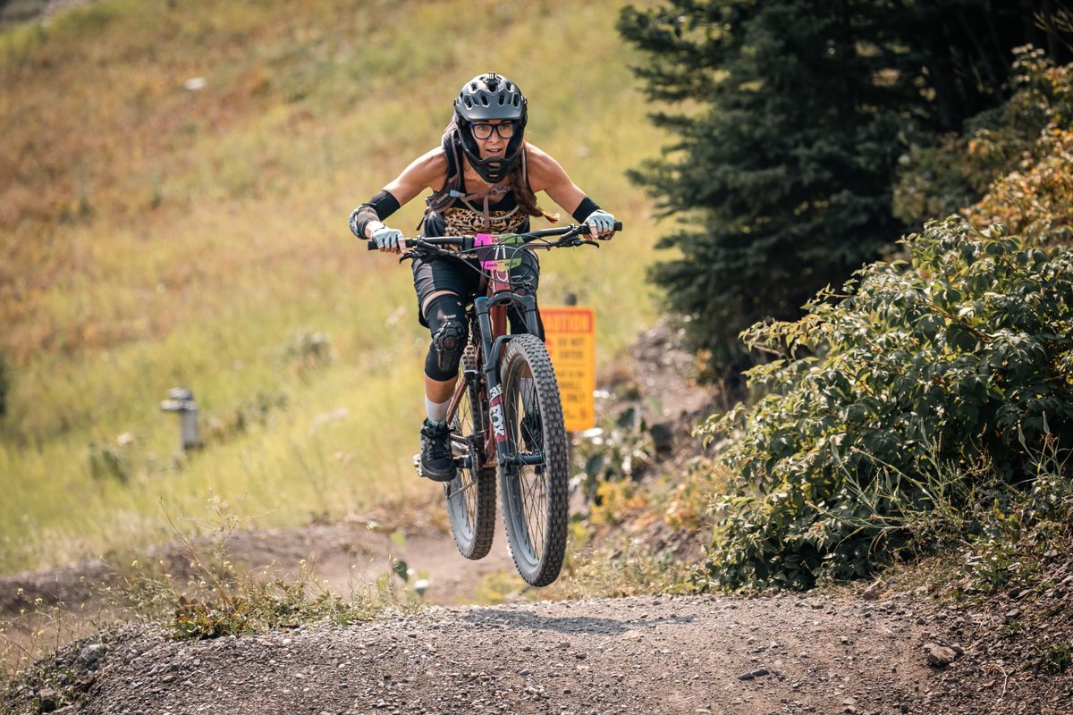 bike_flow's tweet photo. Another shoutout  post to our awesome staff. Next up is Kelly McLeod! This is Kelly's second season with Flow helping with Flow's Guided Ride Clubs last yr, &amp; now has her Level 1 Coaching Cert. Thanks for your help Kelly!

https://t.co/oV7dTJ0IaJ 

#yyc #alberta #albertamtb #ab https://t.co/Jp9XJ1la2G