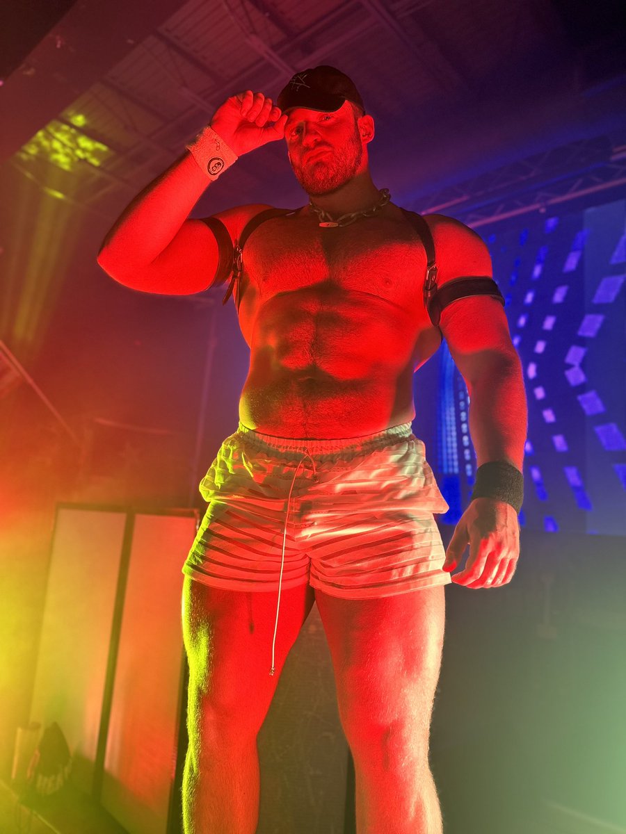 Night one dancing for Wet Oso Weekend 🦍😜