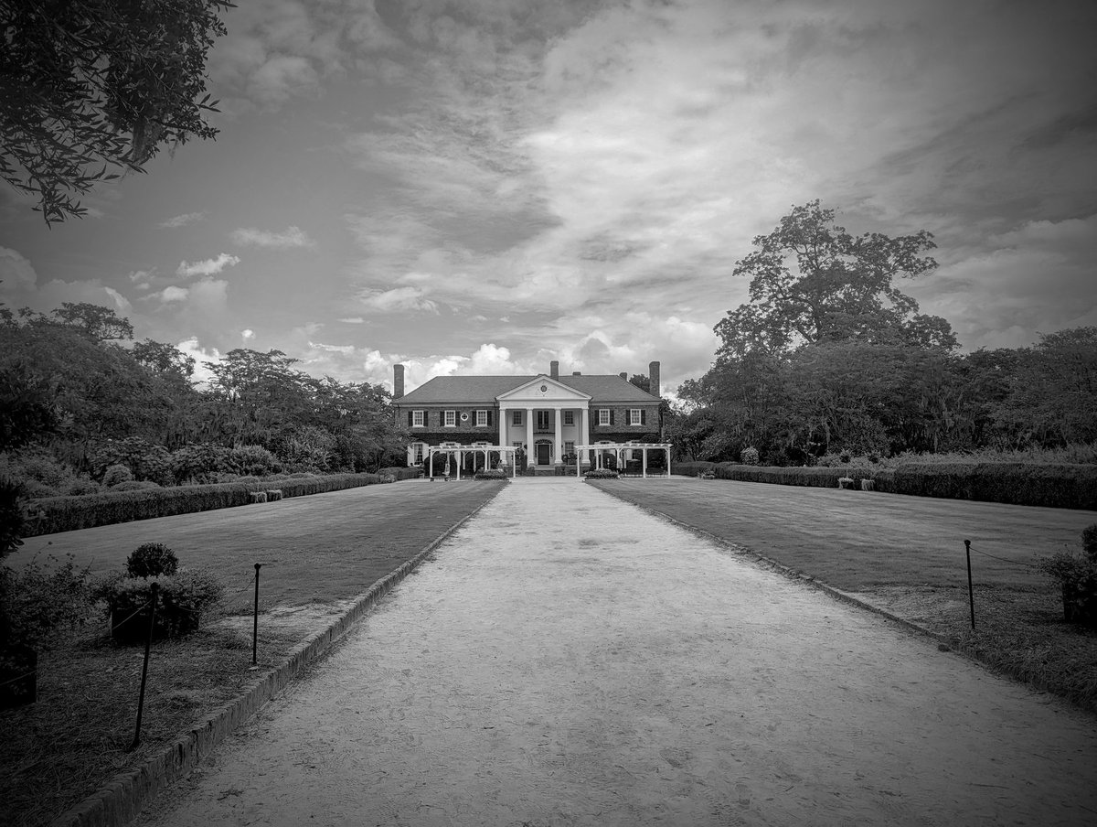Im_Alex_Morgan's tweet photo. It's Boone Hall in South Carolina, but to me it still looks like Caliga Hall. https://t.co/WvWIuUHl5C