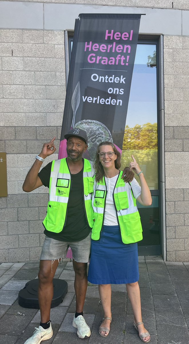 Saskia Stevens (@saskiastevens2) on Twitter photo Zo leuk is citizen science #HeelHeerlenGraaft! Het enthousiasme van de deelnemers en Heerlenaren is hartverwarmend. Op naar dag 2! <a href="/limes_c/">Constructing the Limes</a> <a href="/gemeenteheerlen/">Gemeente Heerlen</a> <a href="/Thermenmuseum/">ThermenmuseumHeerlen</a> <a href="/RAAPerfgoed/">RAAP</a> <a href="/NWONieuws/">NWO Nieuws</a> <a href="/UniUtrechtPE/">Public Engagement</a> Zo leuk is citizen science #HeelHeerlenGraaft! Het enthousiasme van de deelnemers en Heerlenaren is hartverwarmend. Op naar dag 2! <a href="/limes_c/">Constructing the Limes</a> <a href="/gemeenteheerlen/">Gemeente Heerlen</a> <a href="/Thermenmuseum/">ThermenmuseumHeerlen</a> <a href="/RAAPerfgoed/">RAAP</a> <a href="/NWONieuws/">NWO Nieuws</a> <a href="/UniUtrechtPE/">Public Engagement</a>