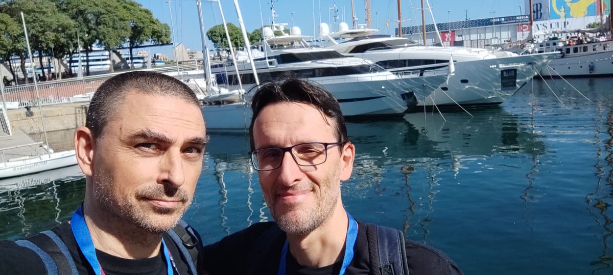 Chronos_cat's tweet photo. Segon dia de #LaSetmana23. Agafem idees per un iot amb tots els quartos que farem. Això sí, elèctric i sostenible, que contaminar el mar està molt malament. https://t.co/lOrfe6SPjq
