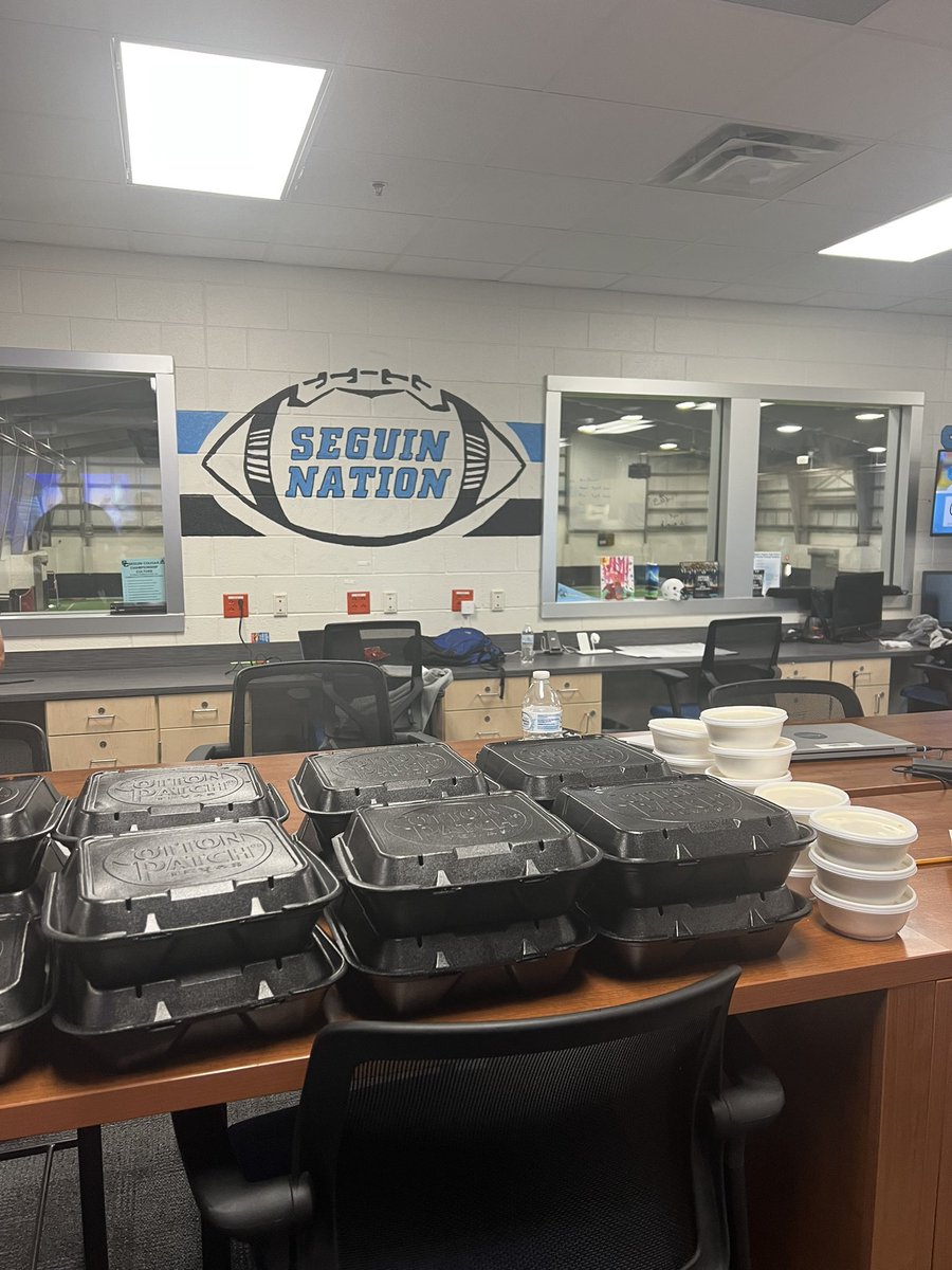 Big shoutout to <a href="/CottonPatchCafe/">Cotton Patch Cafe</a> for giving our coaches a delicious meal today!!! Allowing our coaches to stay in the building and keep preparing for the next opponent! Thank you!