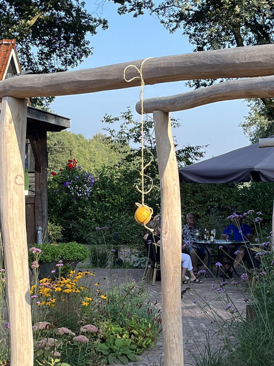jpaalders's tweet photo. De traditionele klootschietwedstrijd tussen de @Othmarridders en @nLestenStuuver, tropische temperaturen en overwinning op centimeters voor #rossum Bedankt voor de toffe en gezellige middag 👌🍻 https://t.co/U1EtvP53fV