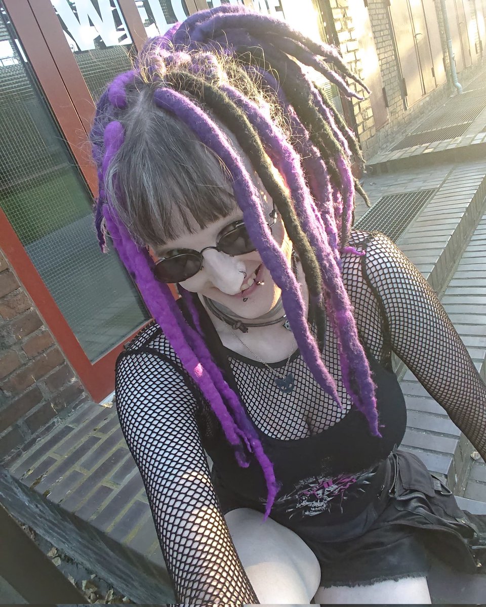 VioletFireCat's tweet photo. Have a #Selfie from #Germany because today is my #Birthday
#VainPoseyCatgirl #CyberPunk #Catgirl #OtherKin #Lesbian #LesbianPride #LGBTQIA #PrideIsPolitical #SyntheticHair #Dreads #PurpleHair #Birthday #FourZero
I am now Old https://t.co/r8dPBITxIH