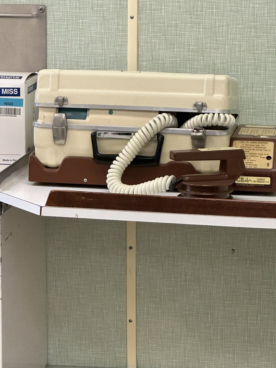 Ariat104's tweet photo. Found the defibrillator on the @HRYBritannia
#aed #scd #scdprevention #royalhospital #antique #EPnerd #epeeps #MedTwitter https://t.co/Xnsb7gseww