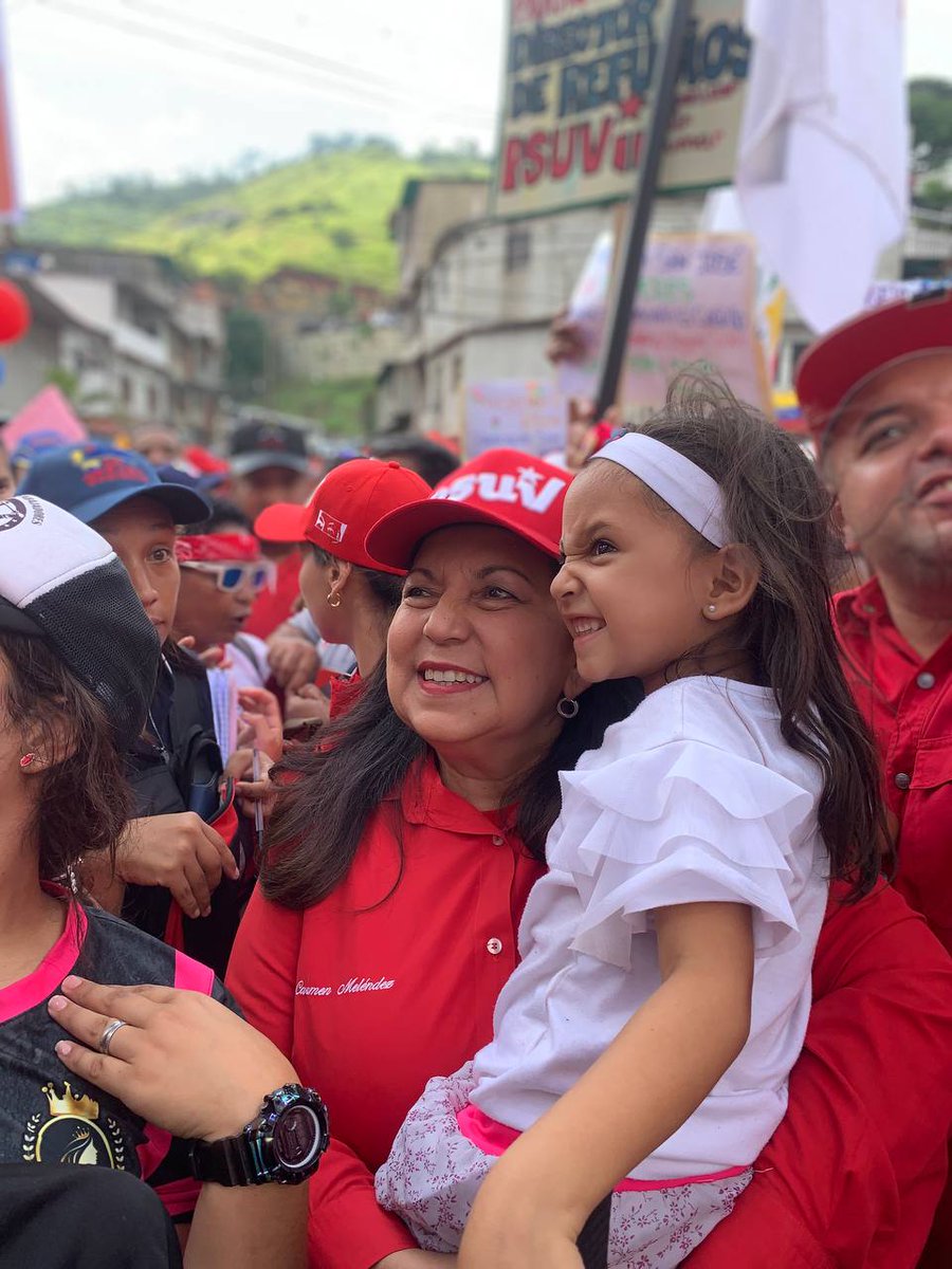Comparto con todas y todos más imágenes de la bonita marcha de este viernes en la parroquia San José, en apoyo a nuestro Presidente @NicolasMaduro. ¡Eres grande, pueblo de Caracas! #ChinaYVenezuelaJuntas