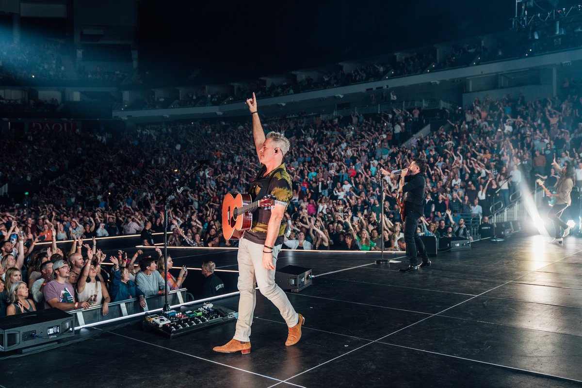 OldDominion's tweet photo. Milwaukee, WI 🏝️ What a night at @FiservForum! Thank you for singing and dancing and requesting this one. Bringing this energy with us tonight in St. Paul at @XcelEnergyCtr! Who’s coming?? 

#SomeHorses #NoBadVibesTour #WEAREOLDDOMINION https://t.co/KN4S6TZWwS