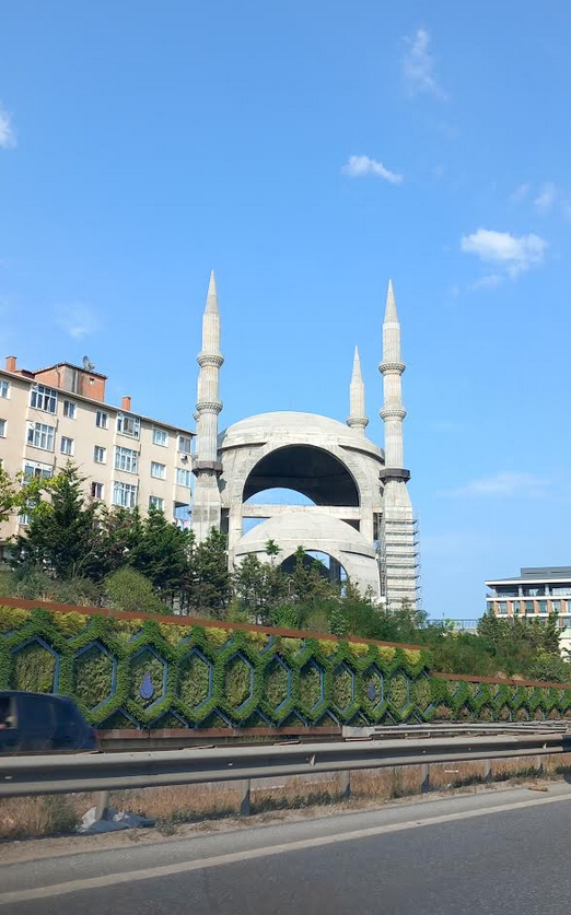 atkoksal's tweet photo. İmangücüyle print etmişler betonarmaden maşallah...
Bu kütle ufak filan da değil. Devasa bir beton yığın.

Betonarmenin ömrü en fazla 75-80 yıl. Şimdi iş mi bu. Şimdi mimari mi bu? İstanbul Ümraniye Çakmak civarı. 

Recai Bayram'a teşekkürler.

https://t.co/mRdwkAnHvG https://t.co/BF6uLYeu73