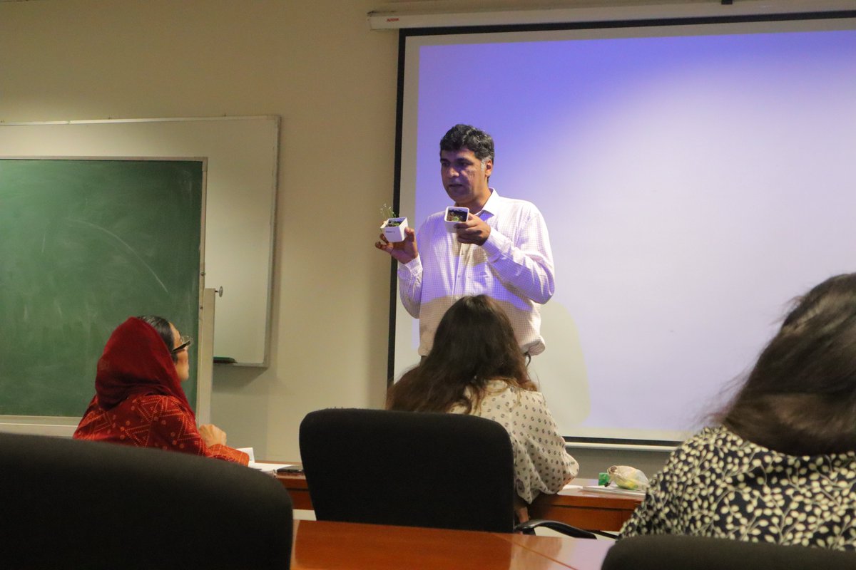 lab_tariq's tweet photo. Highlights: @DrMohdTariq and @ShahzadZaigham teaching #HowtoteachGenetics workshop.
Dr. Zaigham Shahzad used Arabidopsis mutants to explain genetic screen, how to analyze mutants, concept of complementation and gene mapping. How to discover new genes was the theme of module. https://t.co/xdvr8AqApJ