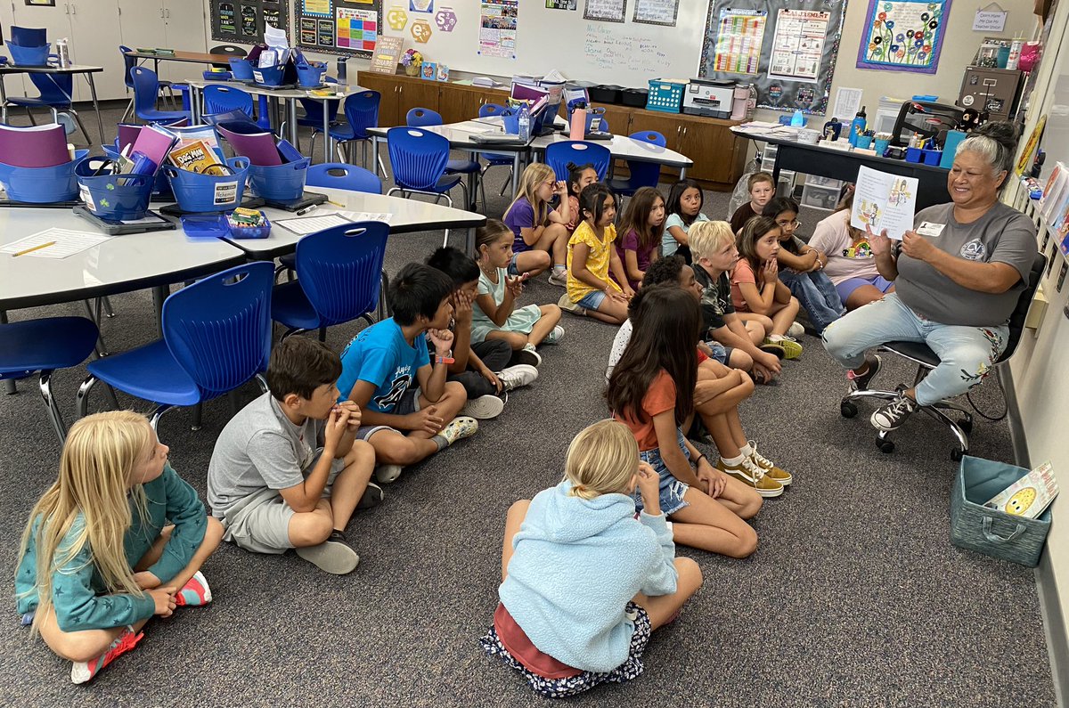 JaaGlaser's tweet photo. We loved having the amazing @JoMedinaAlegria give us a music lesson, sing with us, and inspire us to read! 🥰Thank you so much!❤️@FHSAPerkins @FlyingHillsFAME @davidmiyashiro @CajonVapa @CajonValleyUSD https://t.co/5WbXMbLpCJ