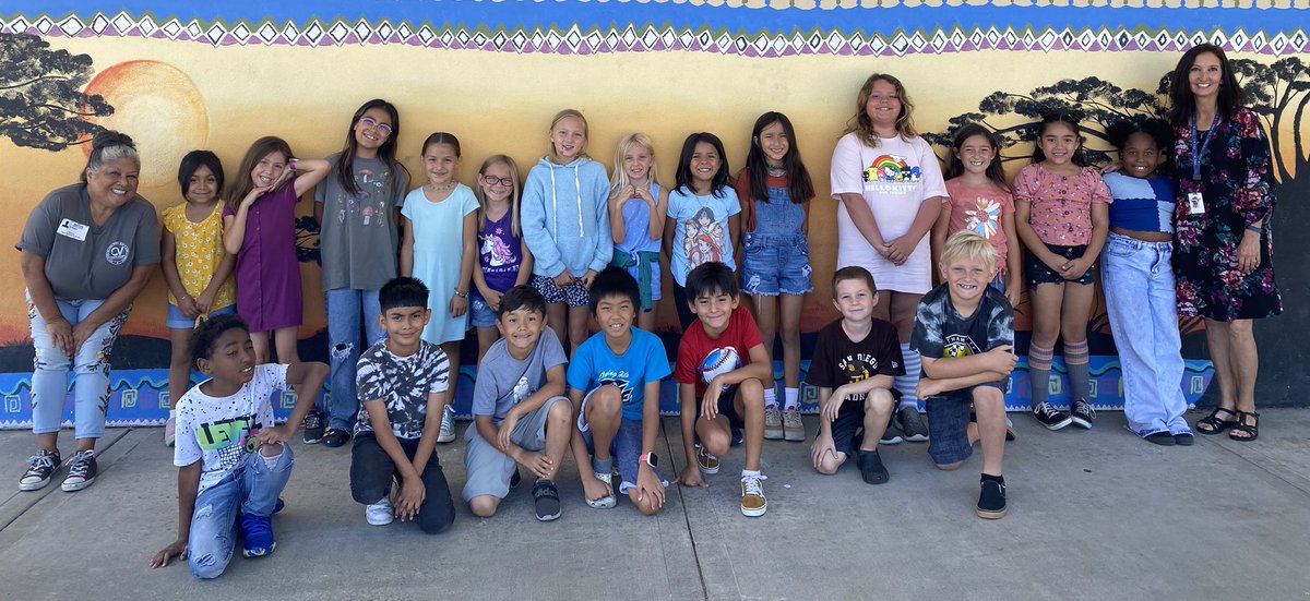 JaaGlaser's tweet photo. We loved having the amazing @JoMedinaAlegria give us a music lesson, sing with us, and inspire us to read! 🥰Thank you so much!❤️@FHSAPerkins @FlyingHillsFAME @davidmiyashiro @CajonVapa @CajonValleyUSD https://t.co/5WbXMbLpCJ