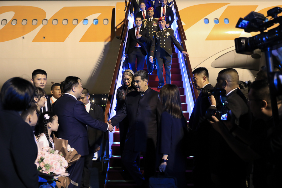 #NotiMippCI 📰🗞| Presidente llega a Shanghái, epicentro financiero de China. Lea más ⏩ acortar.link/JxileL #GestiónSocialEficiente #ChinaYVenezuelaJuntas