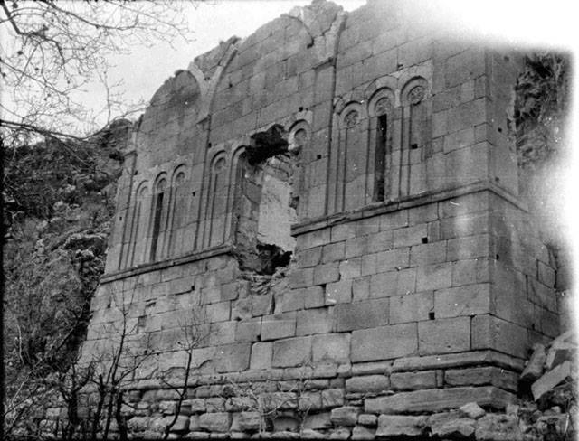 İngiliz ajan ve arkeolog Gertrude Bell tarafından çekilmiş olan Konya Meram ilçesi Gökyurt mahallesindeki kilise fotoğrafı.