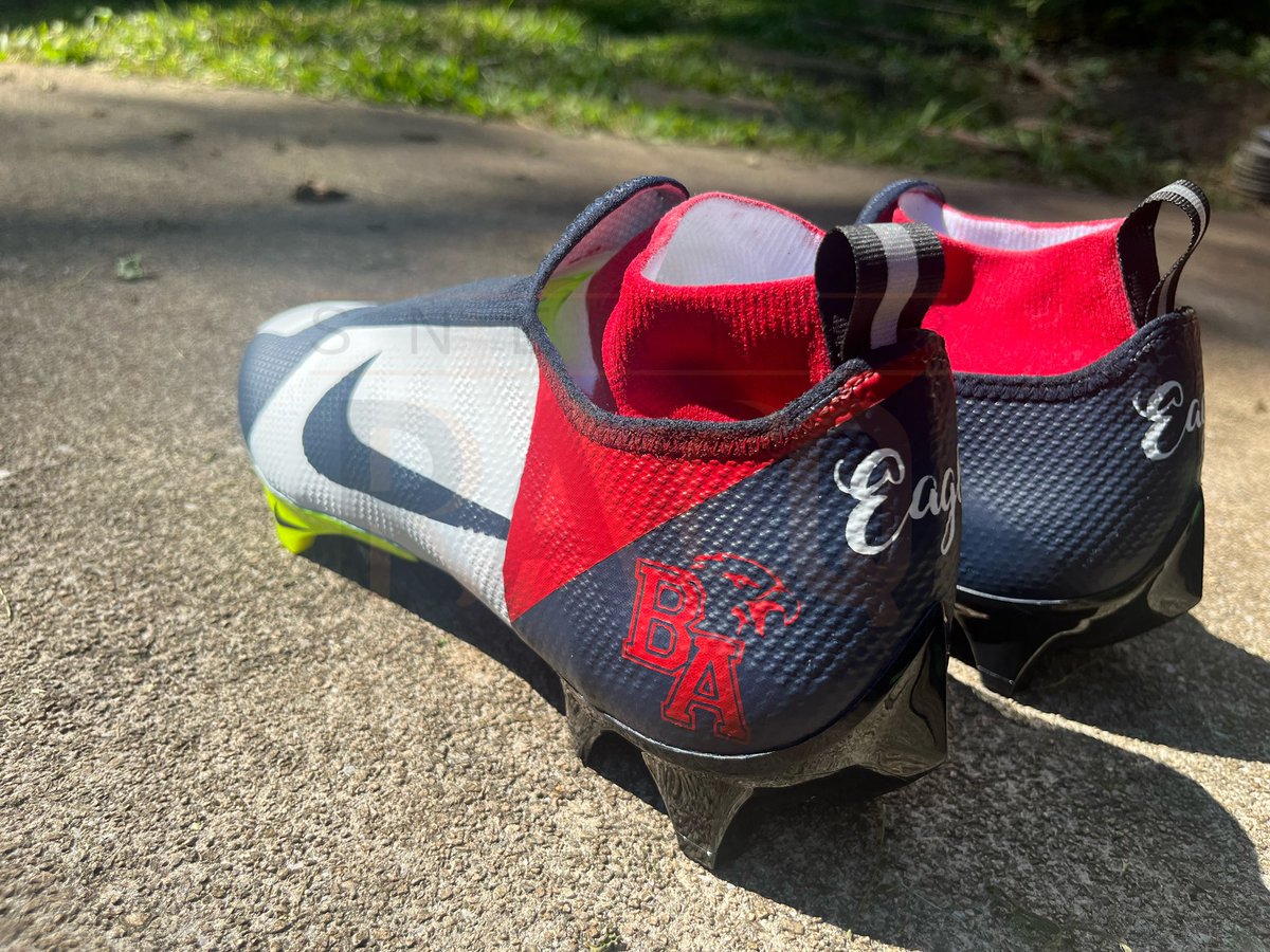 AEQuanafied's tweet image. Cleats are fun!
#customerrequest 
#icustomize 
#sneakerracq