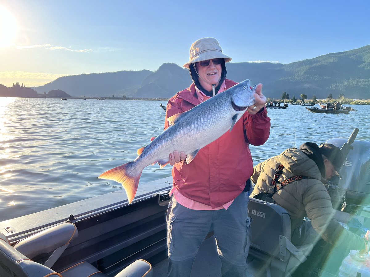 techguyfishing's tweet photo. Had a great time fishing for Chinook Salmon in Washington this morning! https://t.co/Mqf31qzMuZ